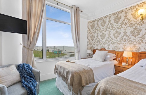Roundham Hotel | Seaways: Guest Rated 9.2 with Ocean View Pool & Dining