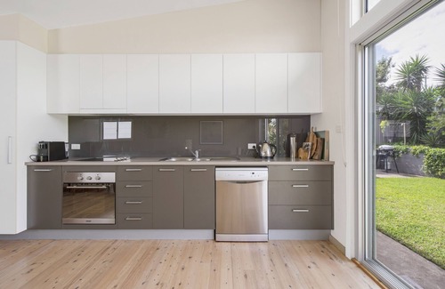 Gerroa House | SeaWest - Breathtaking Ocean Views & Pet-Friendly Stays