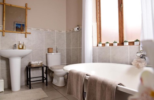 Dullstroom Apartment | Elegant Sebakwe: 4-Star Retreat with Family-Friendly Perks
