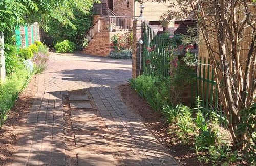 Dullstroom Apartment | Elegant Sebakwe: 4-Star Retreat with Family-Friendly Perks