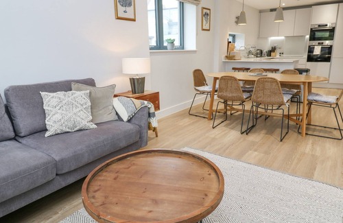 Maenporth Cottage | Family-Friendly Sebastian's View with Oceanfront Amenities