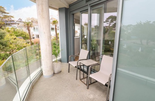 Maenporth House | Discover Sebastian's View: Family-Friendly 4-Star Retreat