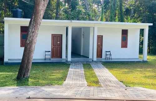 Raddolugama House | Top-Rated Sebastian Transit Villa with Free Airport Shuttle