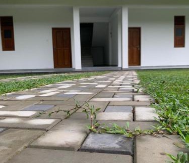 Raddolugama House | Top-Rated Sebastian Transit Villa with Free Airport Shuttle