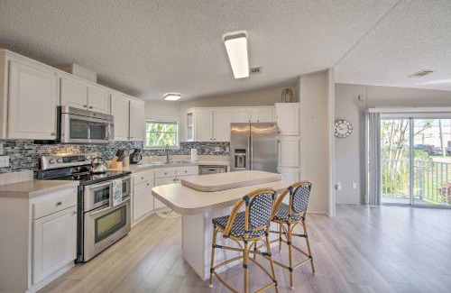 Sebastian House | Cozy Sebastien Cottage with Ocean View, 5 Mi to Beach