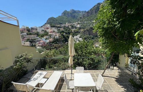 Arienzo Apartment | Inviting Sebastien Garden: Breakfast & Kitchen in Positano
