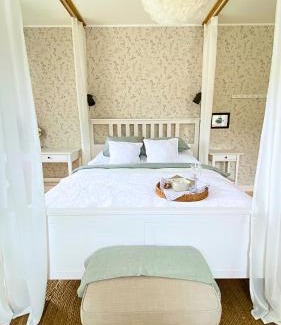 Usti nad Labem-Strekov Bed & Breakfast | Pet-Friendly Sebuzínka with Pool and Ocean View Awaits