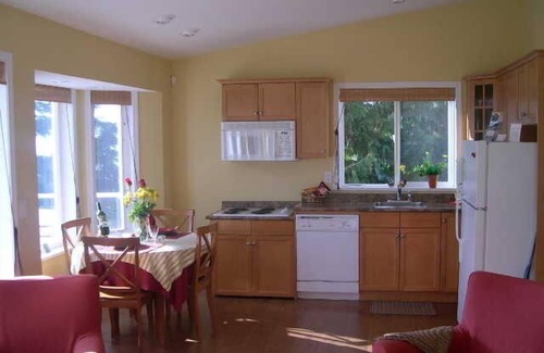 West Sechelt Cottage | Exceptional Sechelt Oceanfront Suites with Breathtaking Views