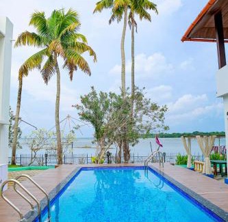 Muhamma Villa | Peaceful Getaway at Seclude by the Lake, Alleppey