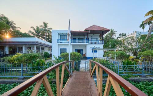 Muhamma Villa | Peaceful Getaway at Seclude by the Lake, Alleppey