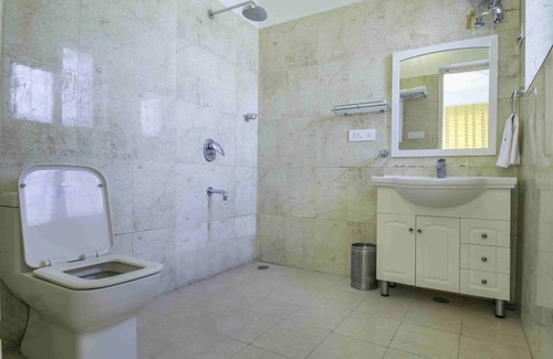 Lansdowne House | Private Retreat at Seclude Lansdowne: Ideal for Families