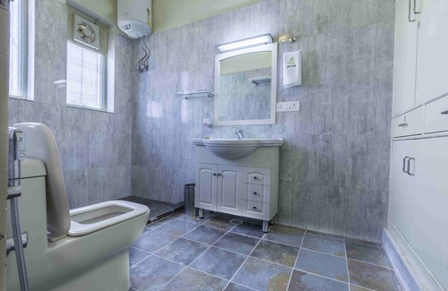 Lansdowne House | Private Retreat at Seclude Lansdowne: Ideal for Families