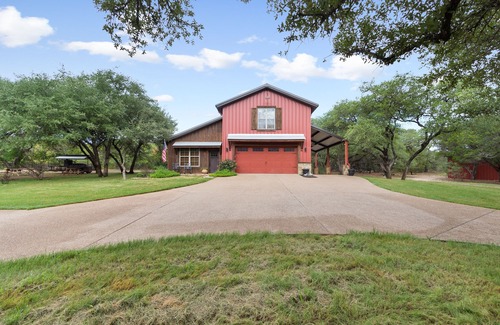 China Spring House | Idyllic 12 Acre Ranch - Pet-Friendly Near Downtown Waco