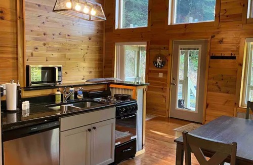 Campton Cabin | Secluded 12-Acre Retreat w/Hot Tub, Mountain Views, Arcade - Red River Gorge