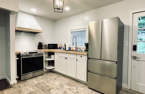 Glen Iris House | Secluded 2BR house in the trees 1mi from BHM city - sauna, hot tub, ping pong