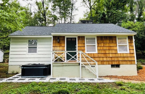 Glen Iris House | Secluded 2BR house in the trees 1mi from BHM city - sauna, hot tub, ping pong