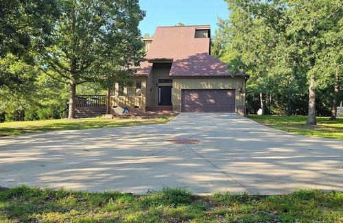 Lincolnton House | Exclusive Lakeside Retreat with Private Dock on Lake Thurmond