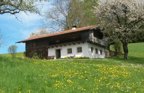 Loifling House | Historic Holiday Home: 10/10 Guest Rated with Ocean Views