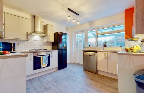 Gillingham House | Serene 4-Bed House with Driveway, Pet-Friendly Stay