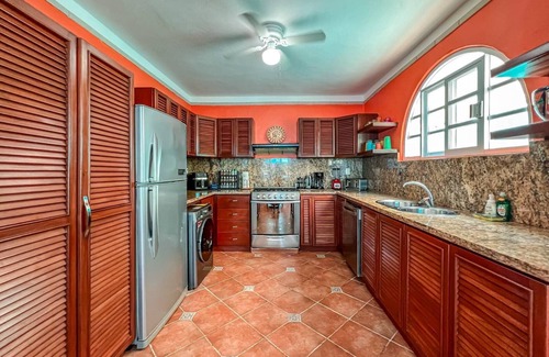 Salina Grande House | Private Pool Oasis: 4 BR Retreat with Ocean Views