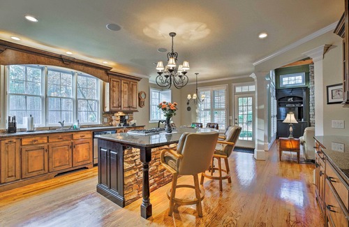 Acworth House | Exclusive Forest Mansion with Movie Theatre and Gym