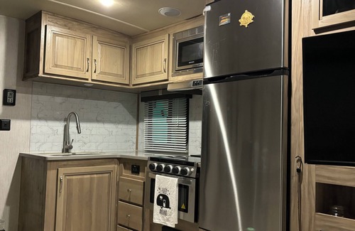 Brenham RV Rental | Relaxing Adult Lake Retreat with Pool & Scenic Views