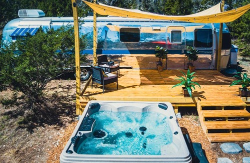 Fredericksburg Other | Serene Airstream Retreat with Hot Tub & WiFi Access