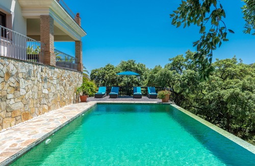 New Golden Mile Villa | Secluded Contemporary Villa with Infinity Pool & Ocean View