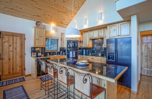 Angel Fire Cabin | Tranquil Angel Fire Cabin with Spectacular Views & Hot Tub