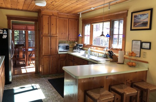 Sonoma House | Exquisite Arts and Crafts Family Estate with Private Pool