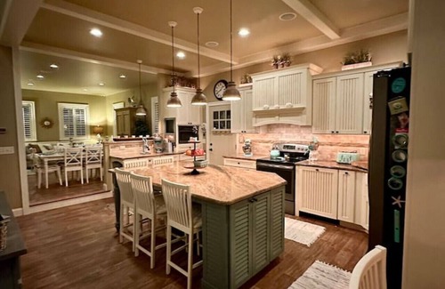 Town Bank House | Exclusive Bayside Retreat with Private Pool and Ocean Views
