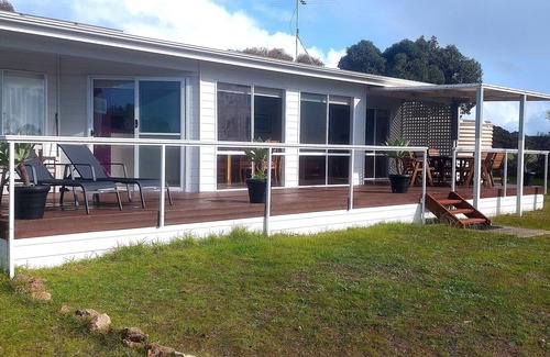 Nepean Bay House | Beachfront Escape at Clearwater Haven - Rated 9.8/10!