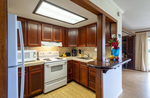 Wainiha Condo | Secluded Beachfront Retreat with Pool and Ocean Views