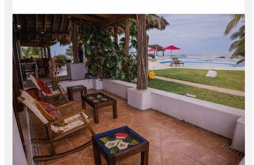 La Union de Isidoro Montes de Oca Villa | Secluded beachfront villa w/pool near Troncones and 30 min from Lazaro Cardenas