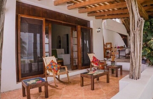 La Union de Isidoro Montes de Oca Villa | Secluded beachfront villa w/pool near Troncones and 30 min from Lazaro Cardenas
