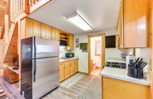 Bigfork House | Idyllic Bigfork Cabin with Canoes Near Swan River