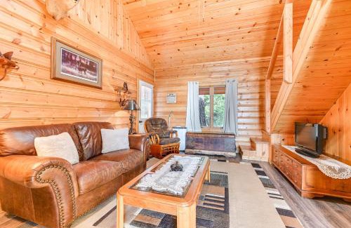 Bigfork House | Idyllic Bigfork Cabin with Canoes Near Swan River