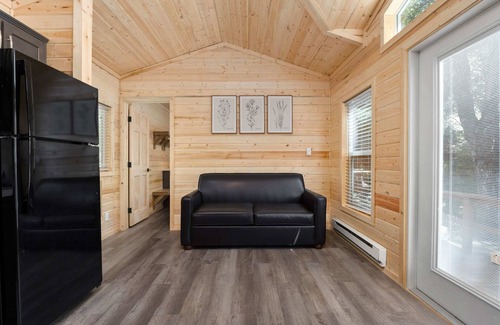 Kernville Cabin | Inviting Cabin 09: Family-Friendly Retreat with Kitchen