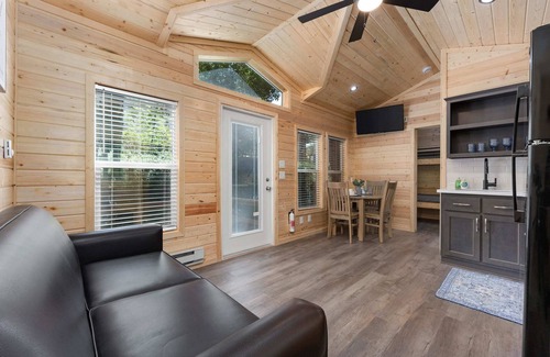 Kernville Cabin | Inviting Cabin 09: Family-Friendly Retreat with Kitchen