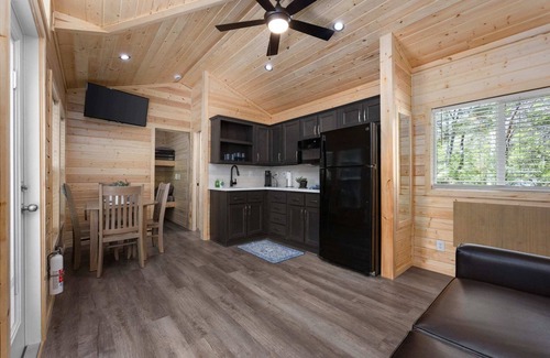 Kernville Cabin | Inviting Cabin 09: Family-Friendly Retreat with Kitchen