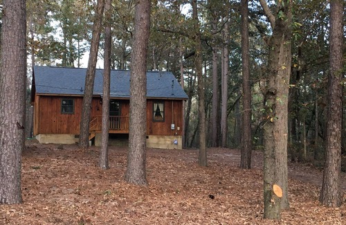Quewhiffle Cabin | Idyllic Cabin Retreat Near Carolina Horse Park & Valkyrie