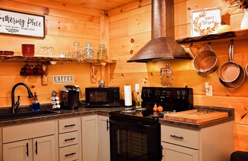 West Union Cabin | Cozy Cabin Retreat in Picturesque Amish Country