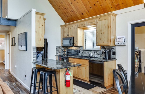 Forest Meadows Cabin | Cozy Murphys Cabin with Fire Pit in National Forest
