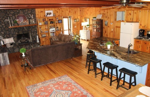 Wilson Creek House | Pet-Friendly Cabin Near VA Creeper Trail with Hot Tub