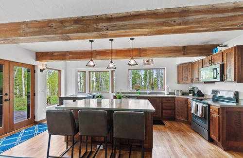 Placerville Cabin | Secluded Cabin on 11 Acres w/Mountain Views! 25 Min to Telluride!