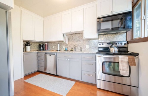 Estes Park Apartment | Tranquil Cabin Retreat with Spa and Scenic Views