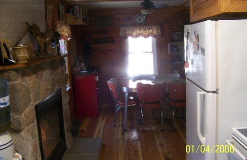 Millmont Cabin | Idyllic Cabin Retreat by Pennscreek - Guest Rated 9.8