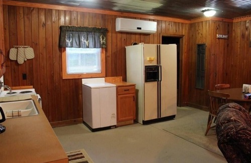 Orangeburg Cabin | Tranquil Cabin Getaway with Hot Tub & Fishing Pond