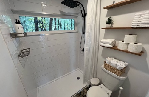 Alta Cabin | Secluded Cabin Retreat with Hot Tub & Top Guest Rating 10/10
