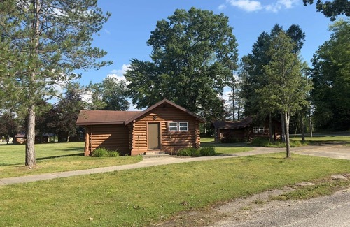 Alger Cabin | Secluded Cabin Sanctuary with Direct River Access & Indoor Pool